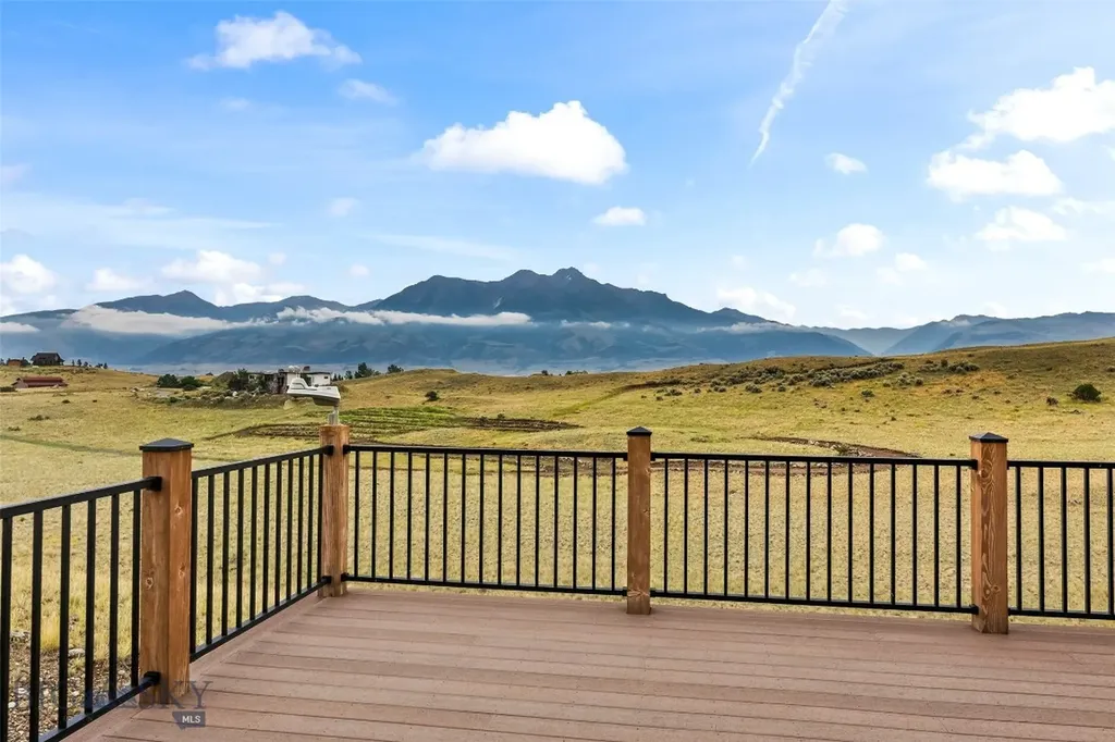 10 Sapphire Lane Emigrant MT 59027