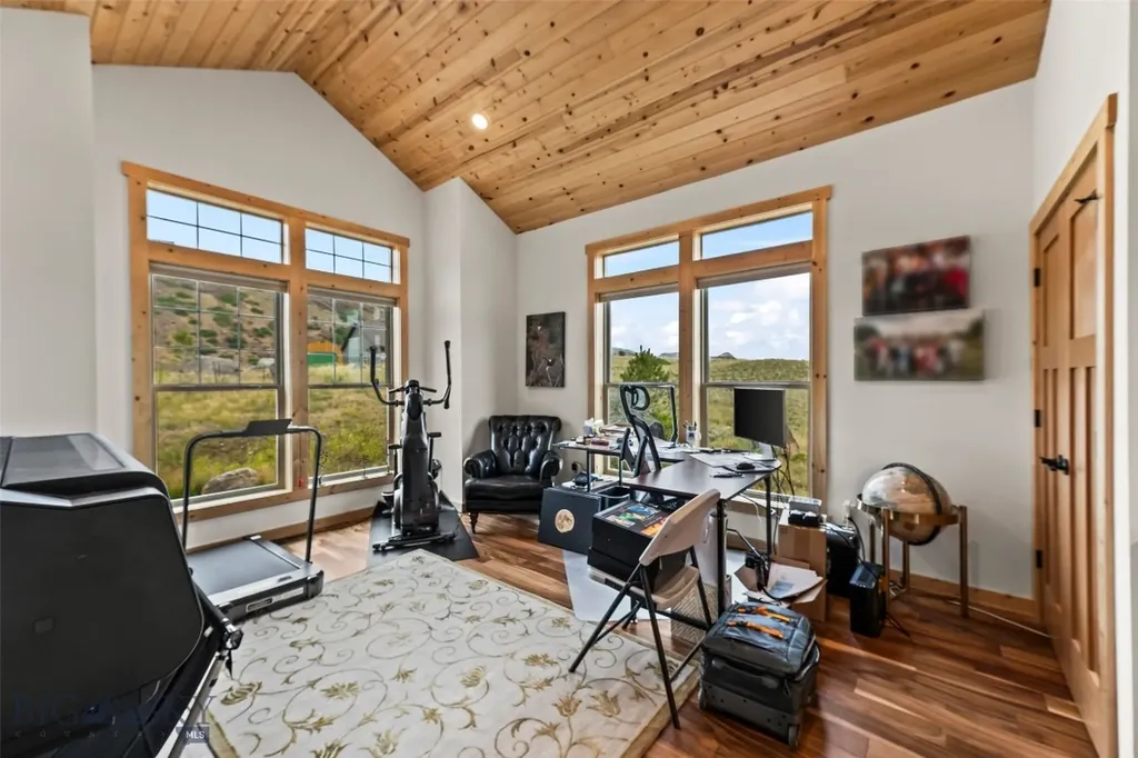 10 Sapphire Lane Emigrant MT 59027