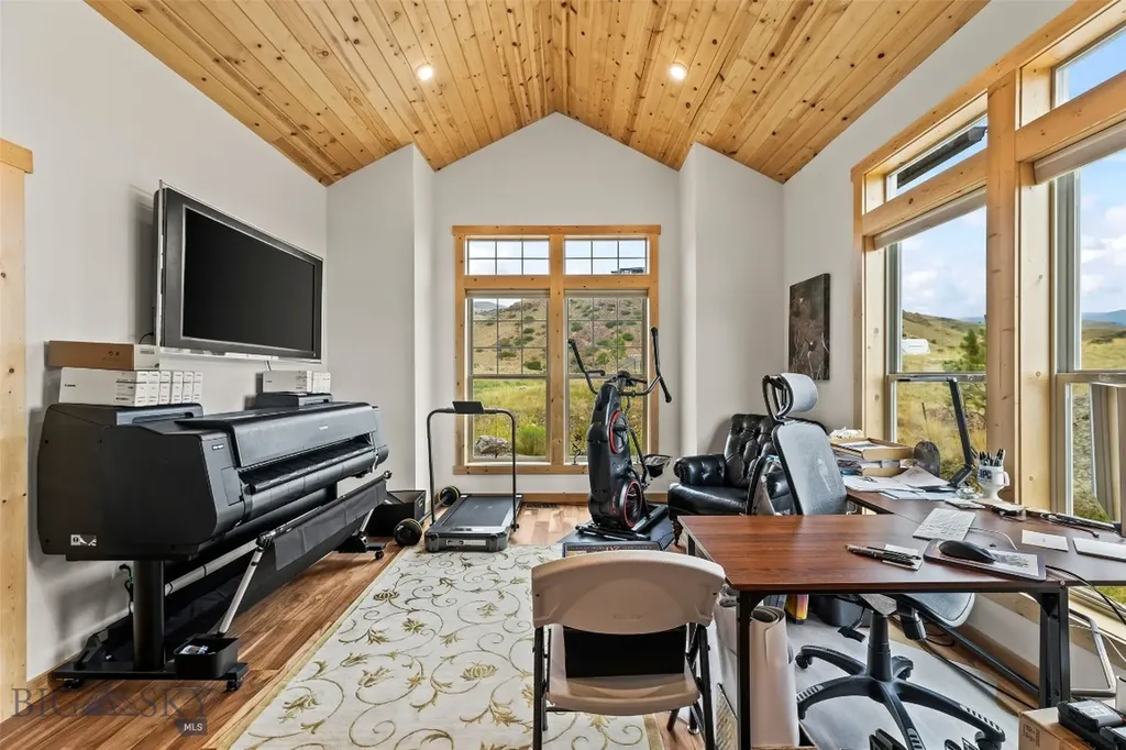 10 Sapphire Lane Emigrant MT 59027