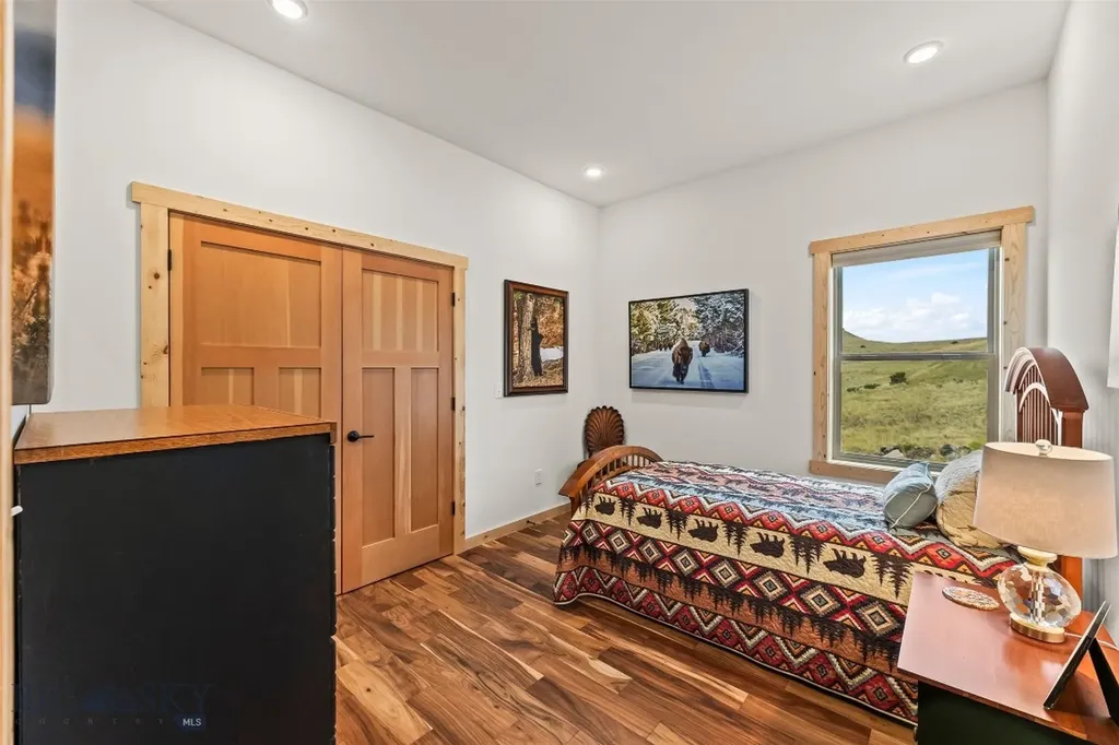 10 Sapphire Lane Emigrant MT 59027
