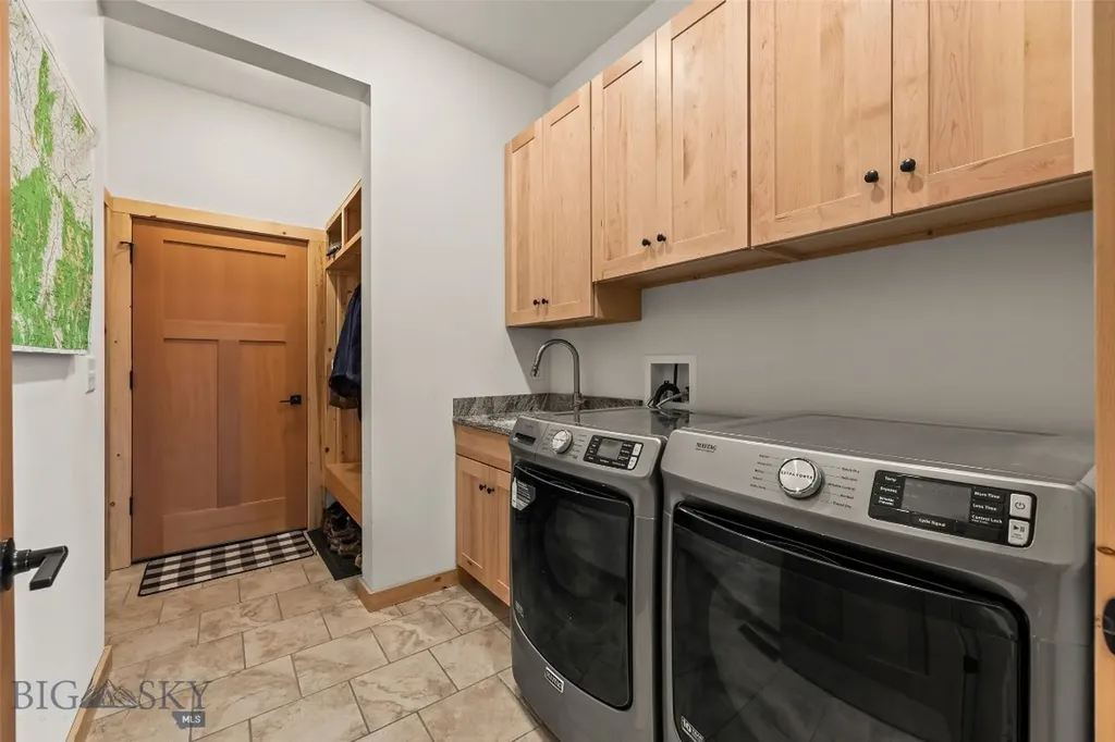 10 Sapphire Lane Emigrant MT 59027