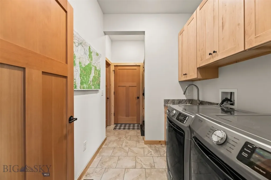 10 Sapphire Lane Emigrant MT 59027