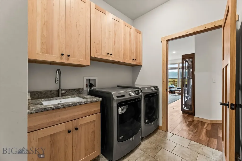 10 Sapphire Lane Emigrant MT 59027