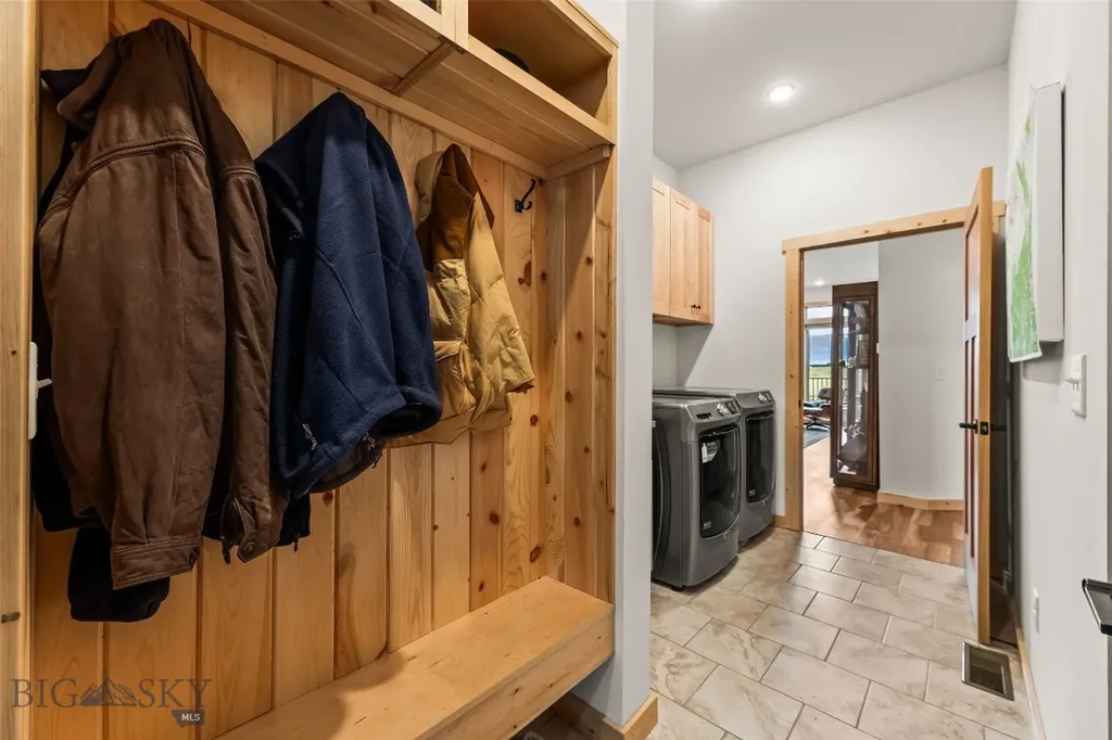 10 Sapphire Lane Emigrant MT 59027