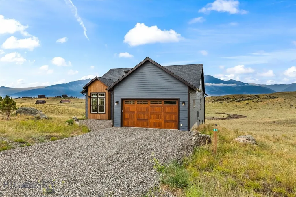 10 Sapphire Lane Emigrant MT 59027