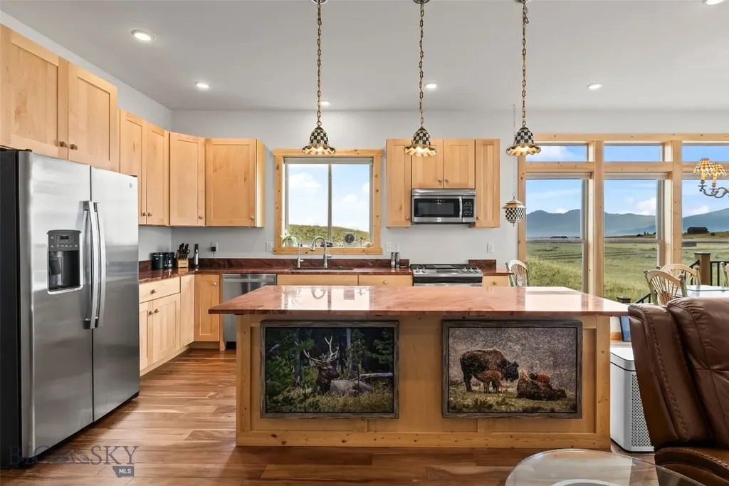 10 Sapphire Lane Emigrant MT 59027