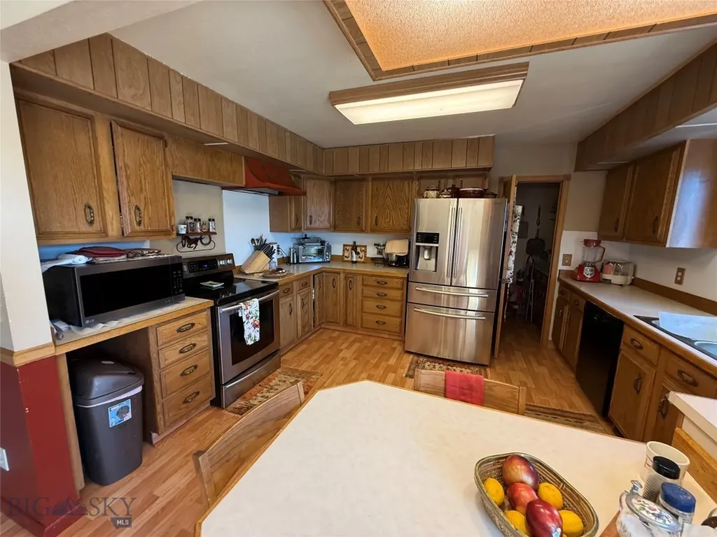 2606 N 17th Road Worden MT 59088