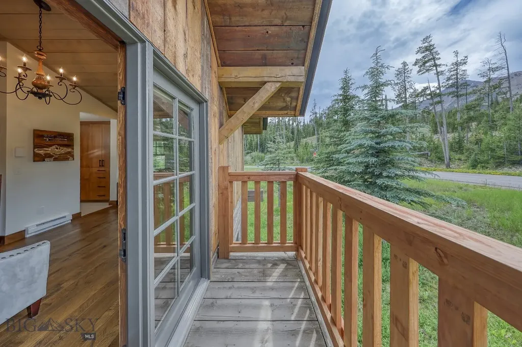 18 Manitou Big Sky MT 59716