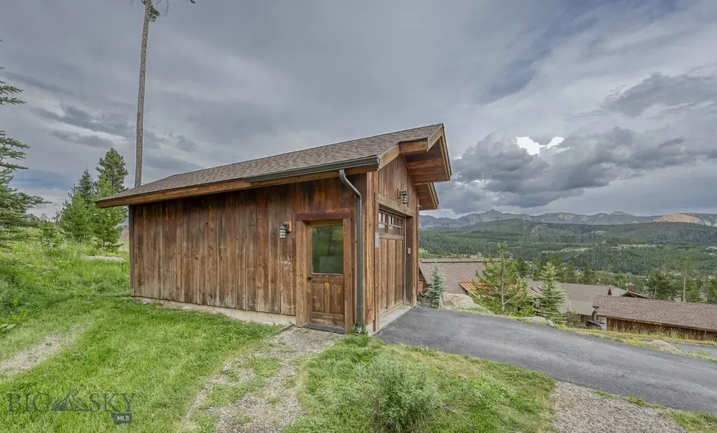 18 Manitou Big Sky MT 59716