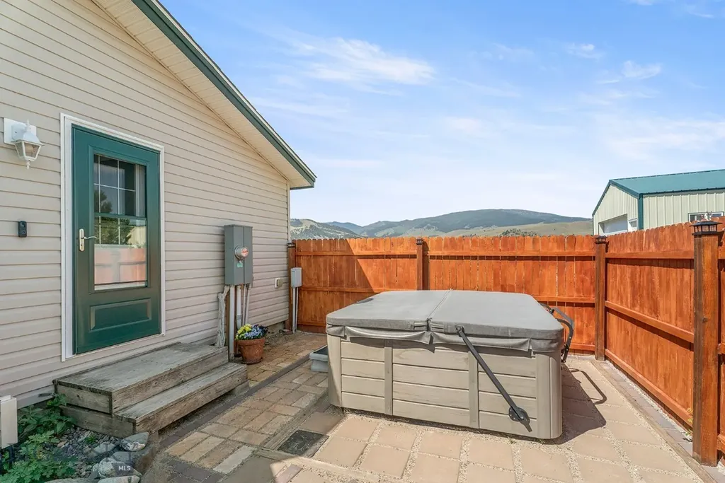 123 Weasel Creek Winston MT 59647
