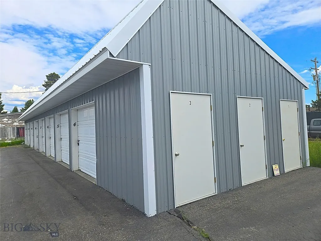 622 Madison Avenue West Yellowstone MT 59758