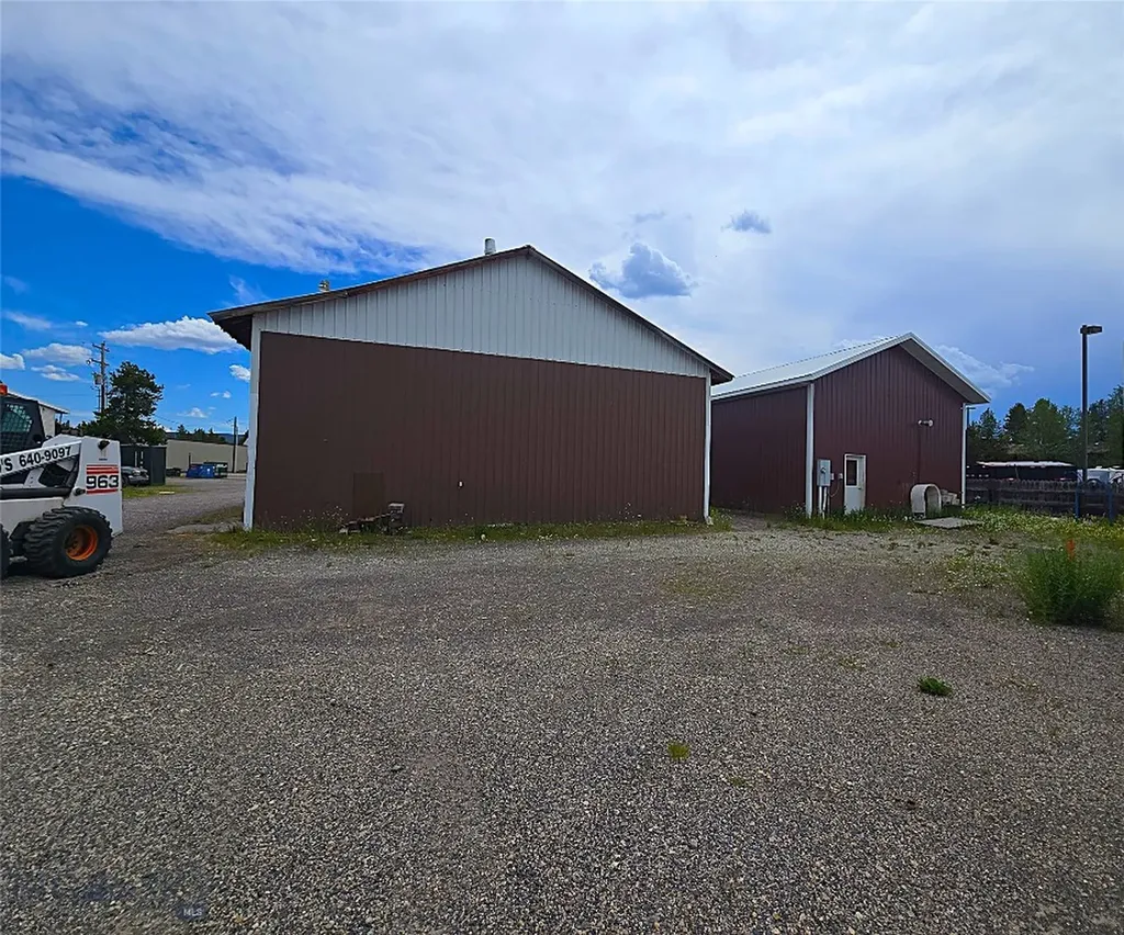622 Madison Avenue West Yellowstone MT 59758