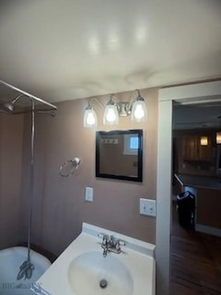 104 1/2 N K Street Livingston MT 59047