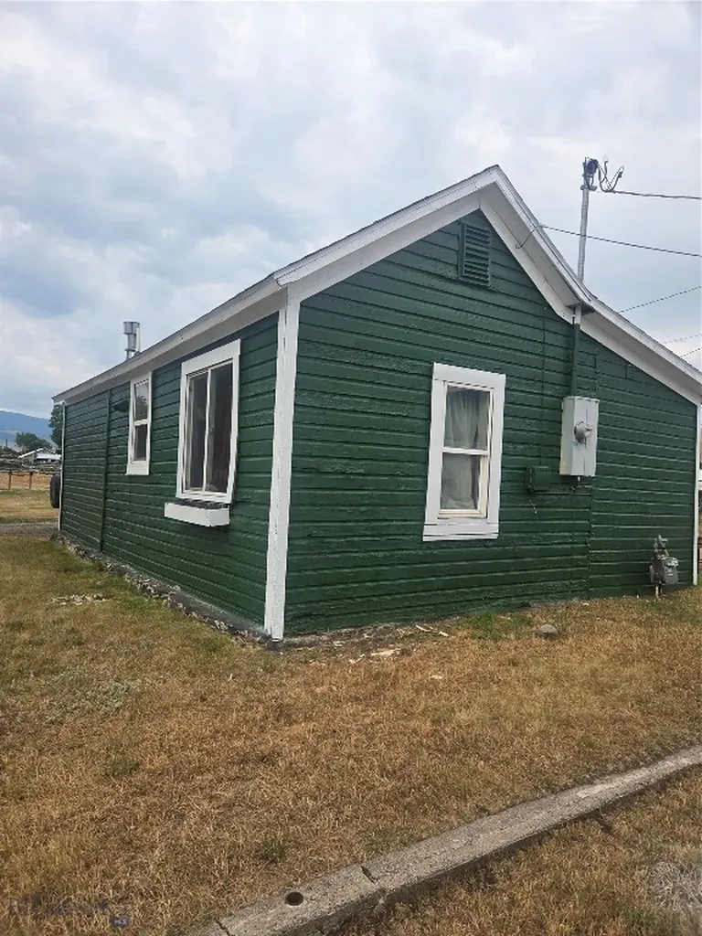 104 1/2 N K Street Livingston MT 59047