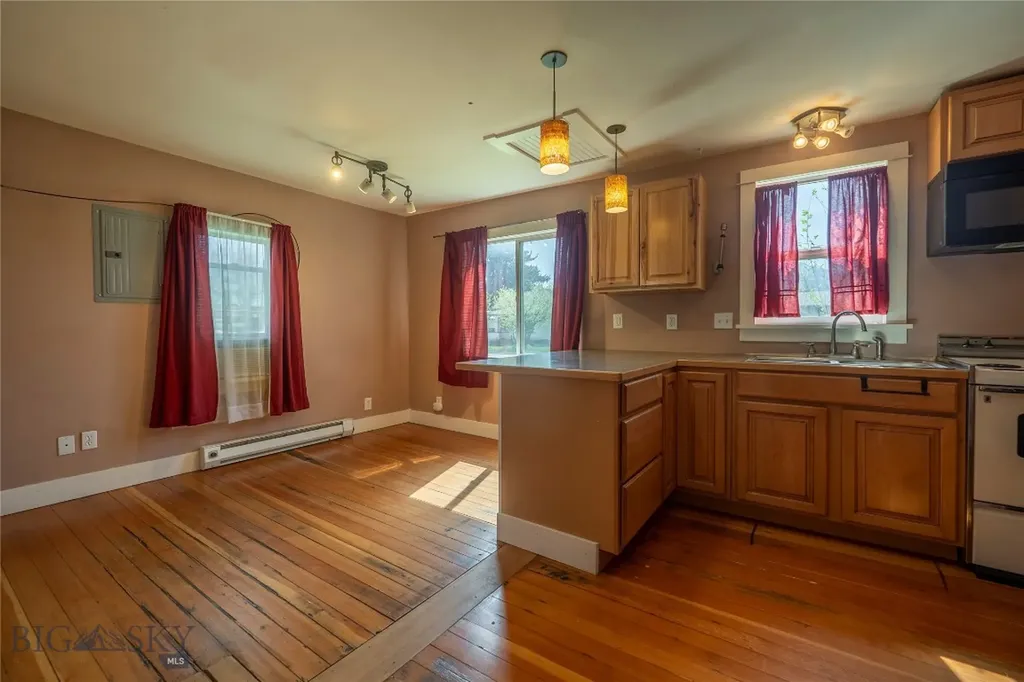 104 1/2 N K Street Livingston MT 59047