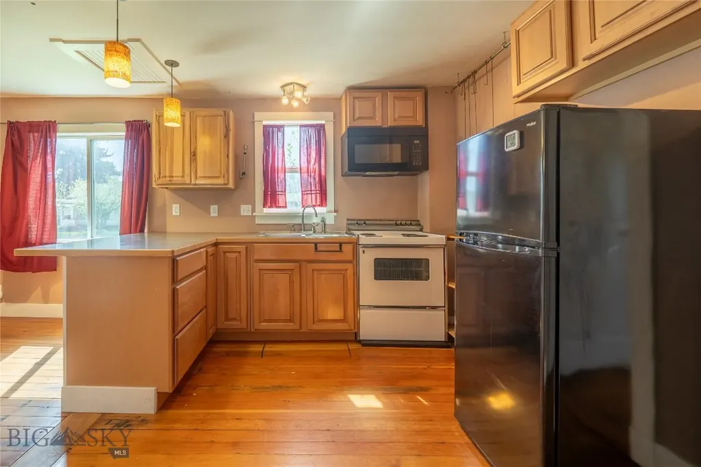 104 1/2 N K Street Livingston MT 59047