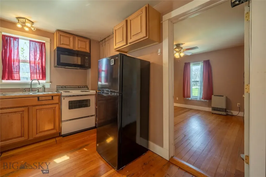 104 1/2 N K Street Livingston MT 59047