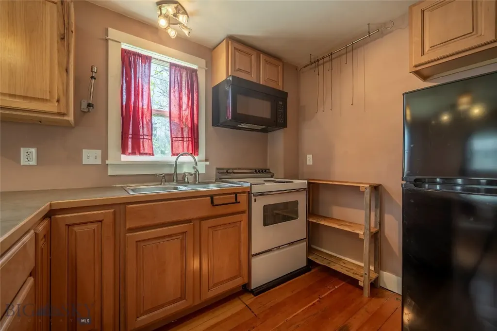 104 1/2 N K Street Livingston MT 59047