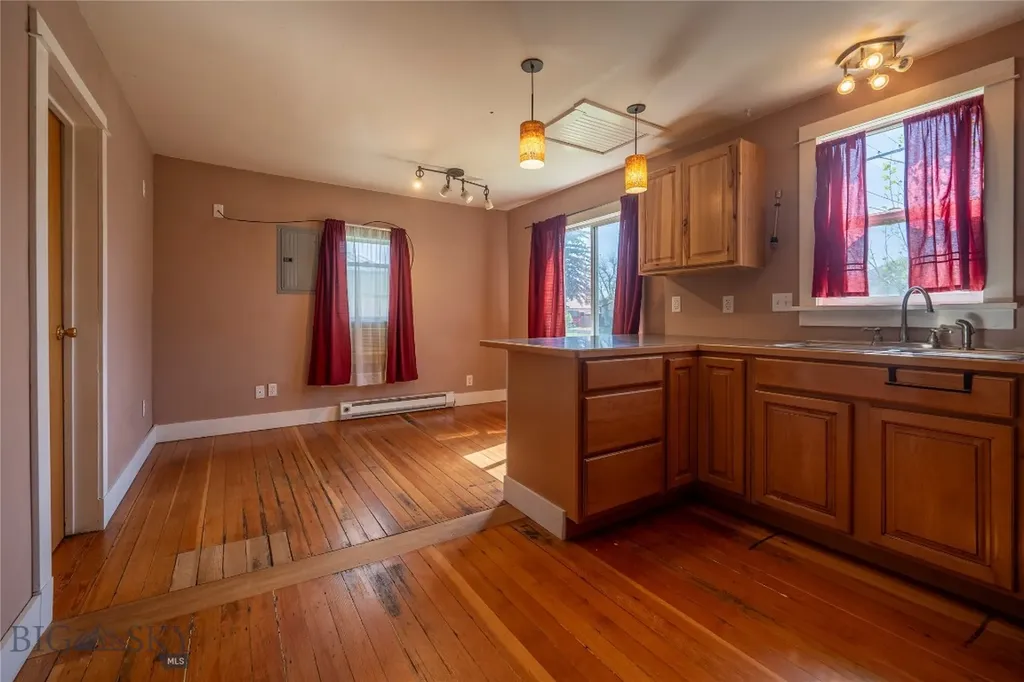 104 1/2 N K Street Livingston MT 59047
