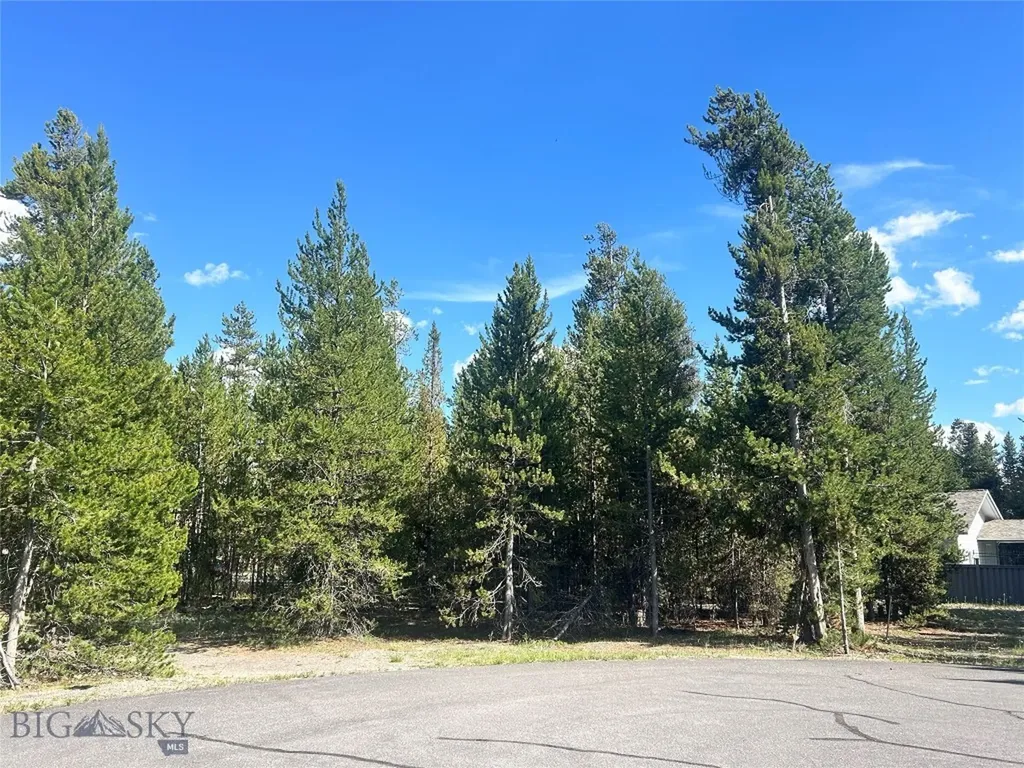 518 Apollinaris West Yellowstone MT 59758