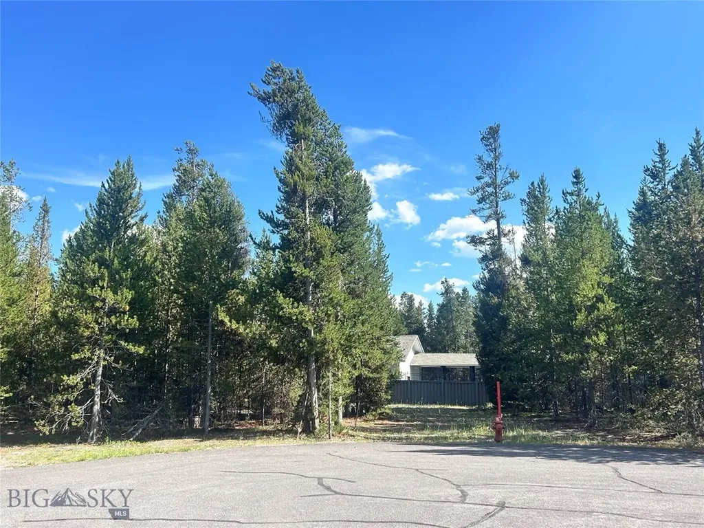 518 Apollinaris West Yellowstone MT 59758