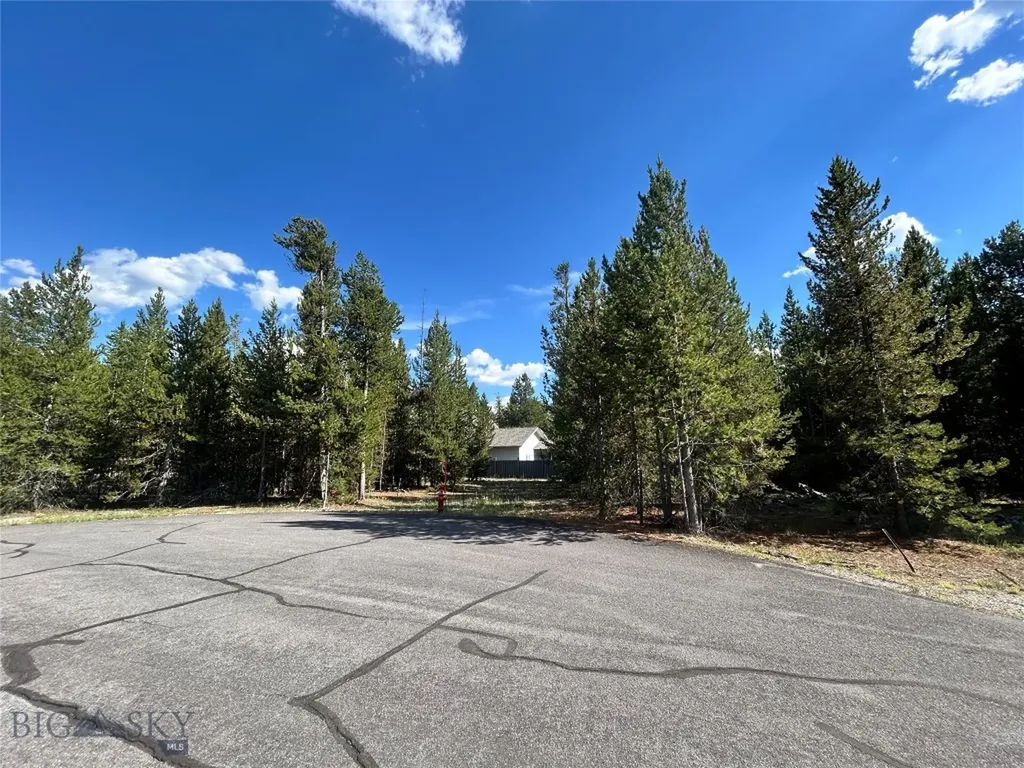 518 Apollinaris West Yellowstone MT 59758