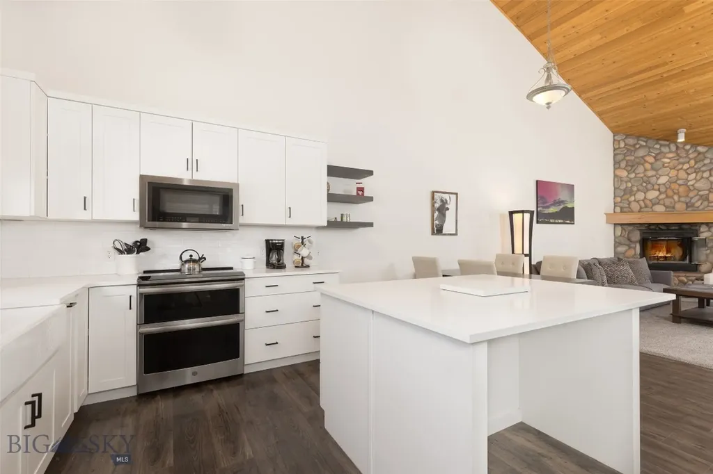 304 Firelight Big Sky MT 59716