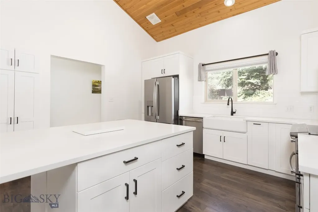 304 Firelight Big Sky MT 59716