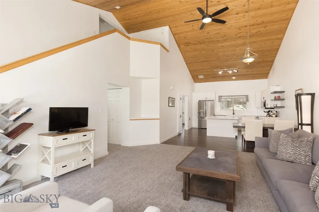 304 Firelight Big Sky MT 59716