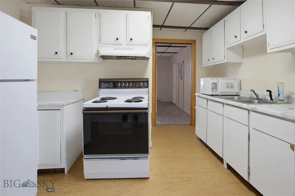 925 W Woolman Butte MT 59701