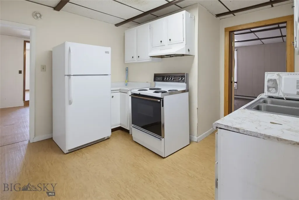 925 W Woolman Butte MT 59701