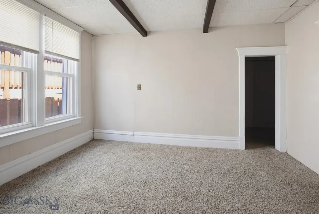 925 W Woolman Butte MT 59701