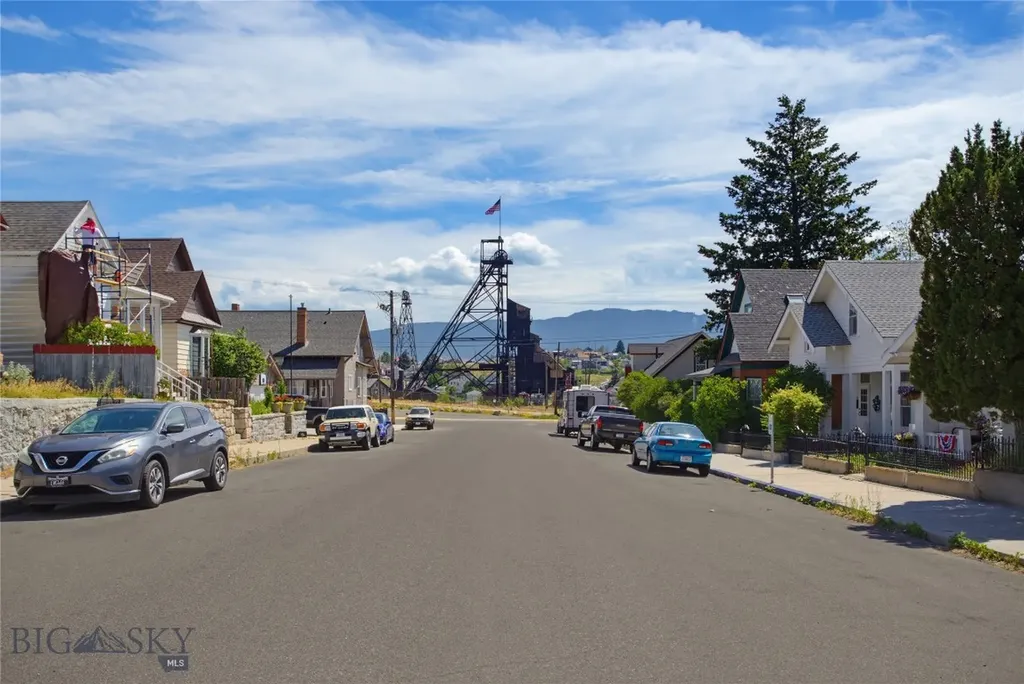 925 W Woolman Butte MT 59701
