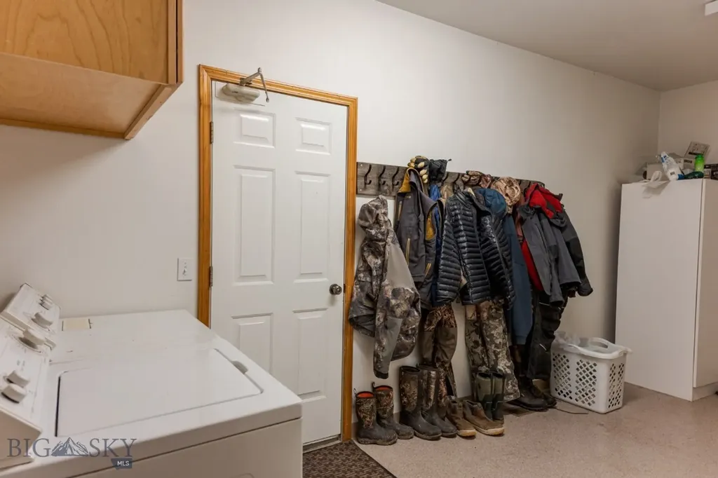762 Carl Lind Road Fort Smith MT 59035