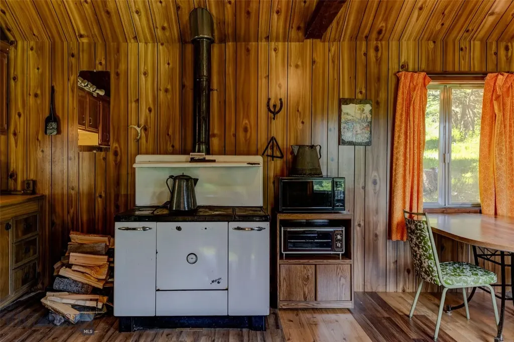 593 Upper Cottonwood Wilsall MT 59086
