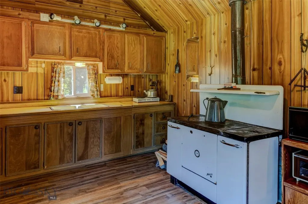 593 Upper Cottonwood Wilsall MT 59086