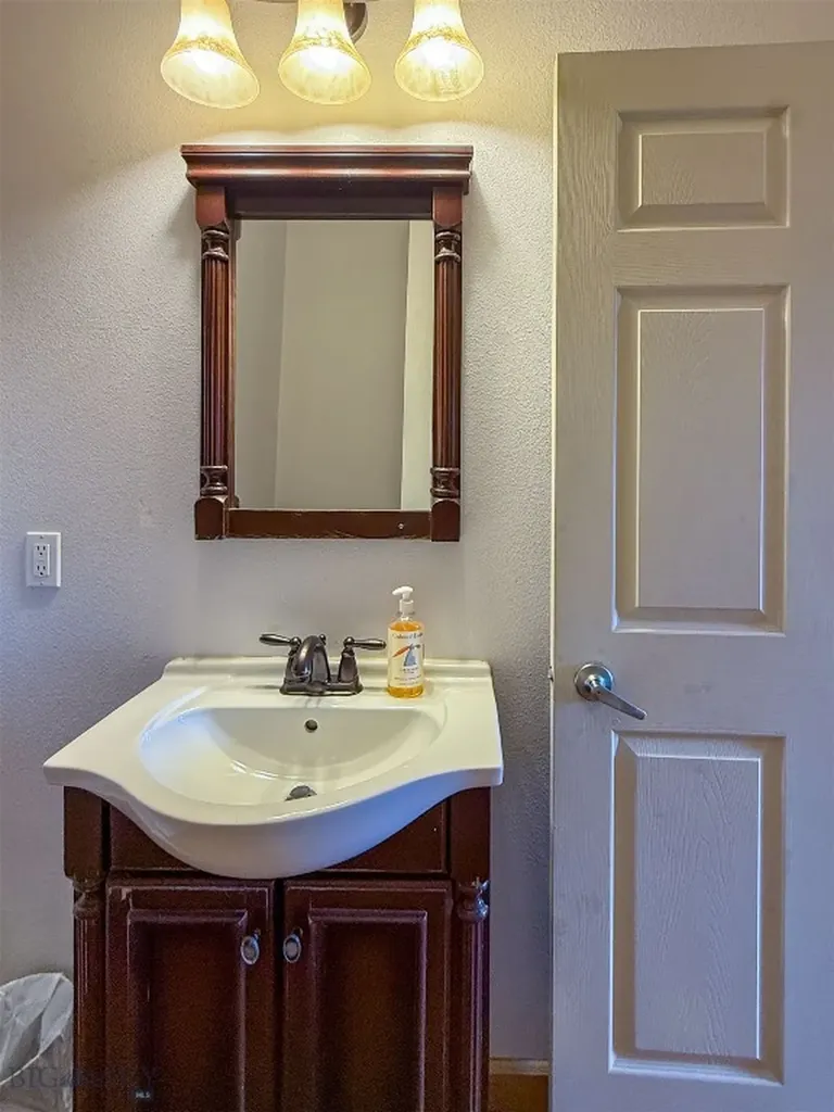 10 Dupuyer Avenue Valier MT 59486