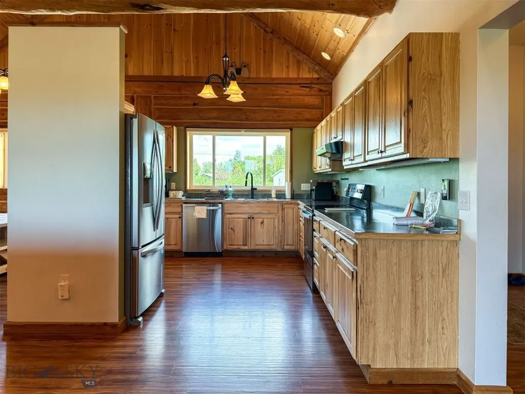 10 Dupuyer Avenue Valier MT 59486
