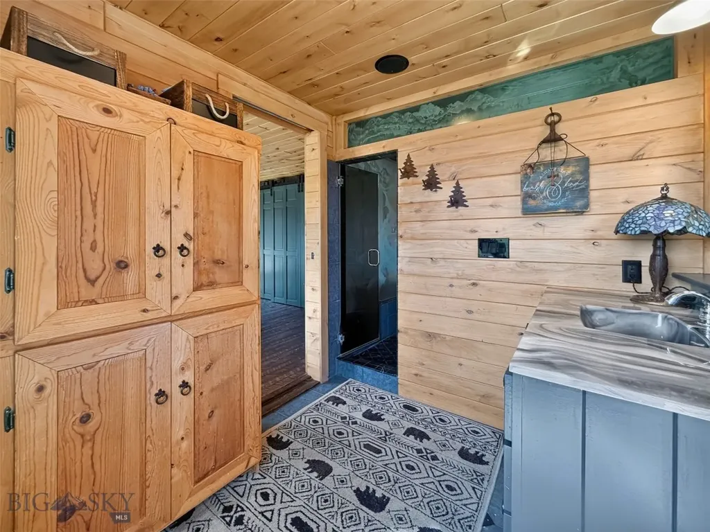 600 Middle Skunk Creek Bozeman MT 59715