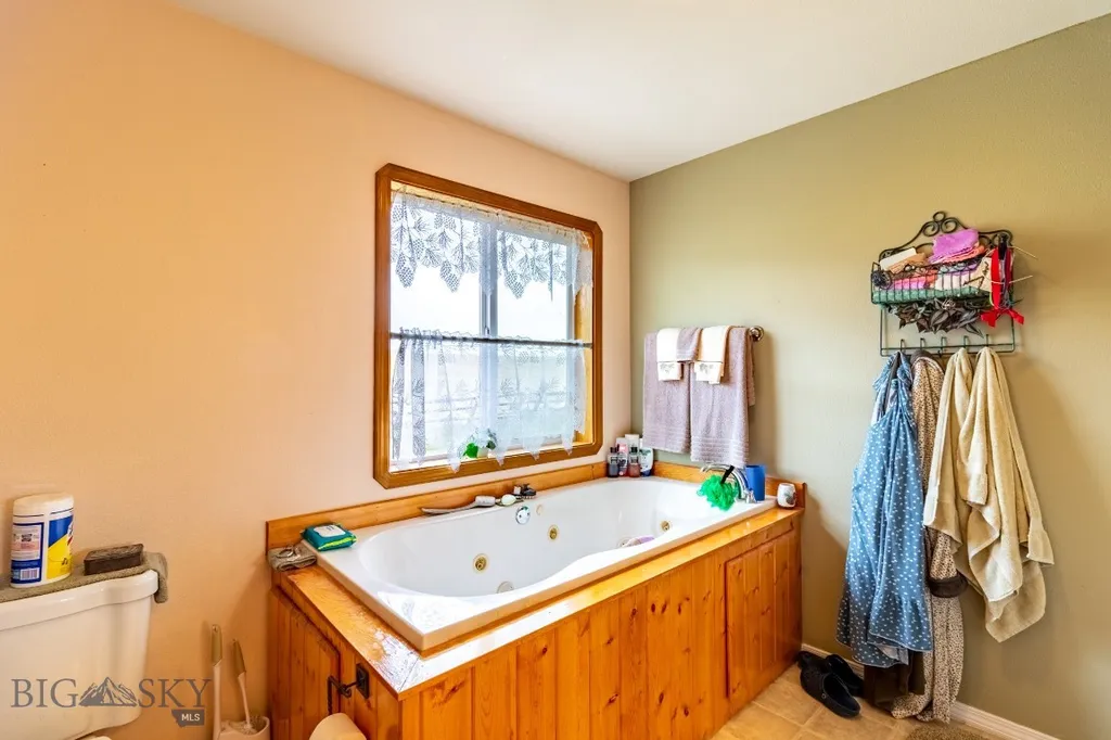12 Bench Road Whitehall MT 59759