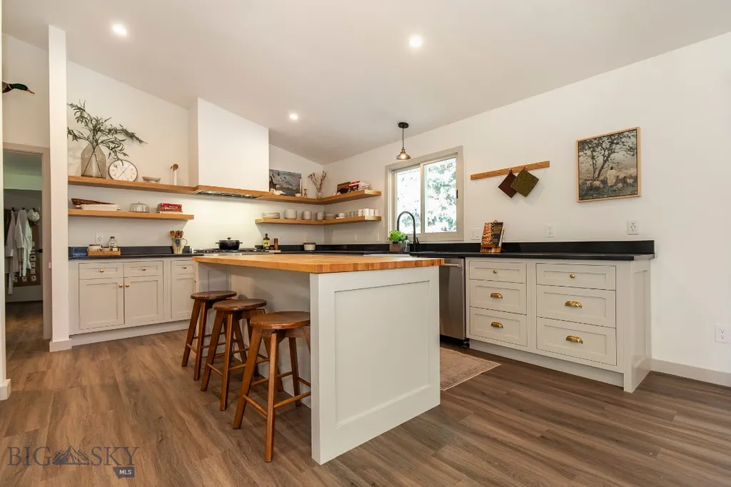 207 Spruce Street Manhattan MT 59741