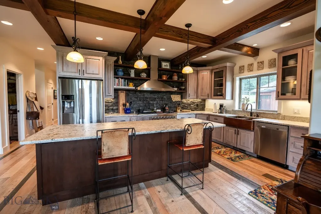 950 Eagle Lake Loop Fortine MT 59918
