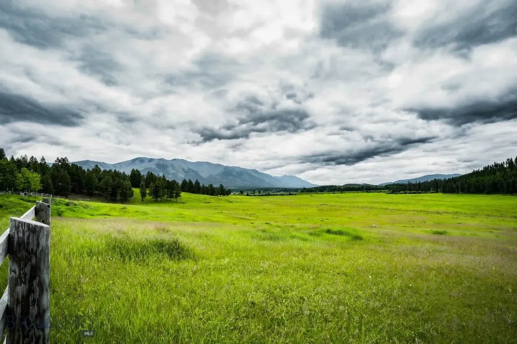 950 Eagle Lake Loop Fortine MT 59918