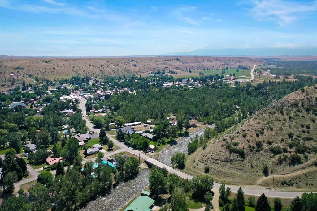38A N Woodard Avenue Absarokee MT 59001
