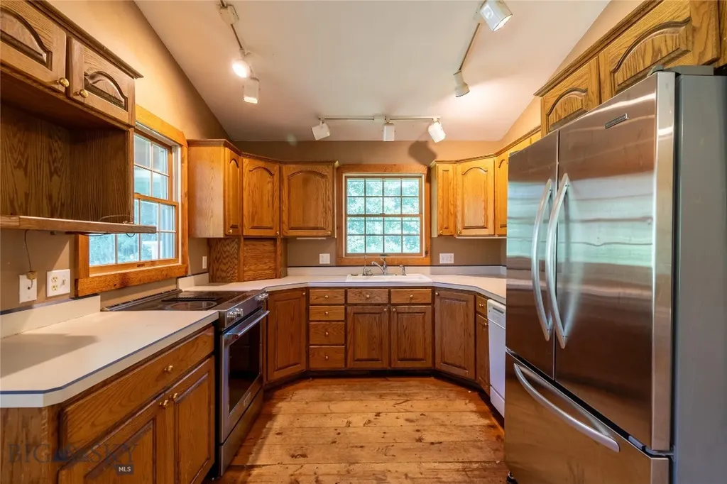 212 E Boulder Road Mcleod MT 59052