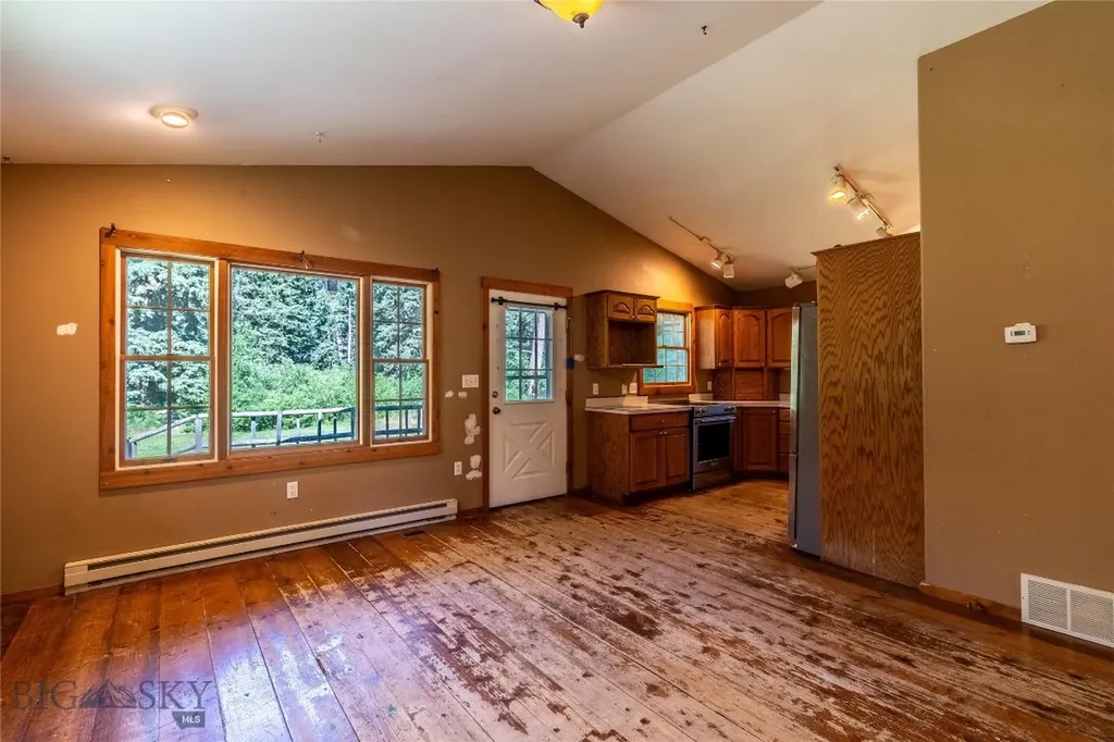 212 E Boulder Road Mcleod MT 59052