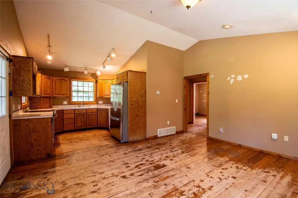 212 E Boulder Road Mcleod MT 59052