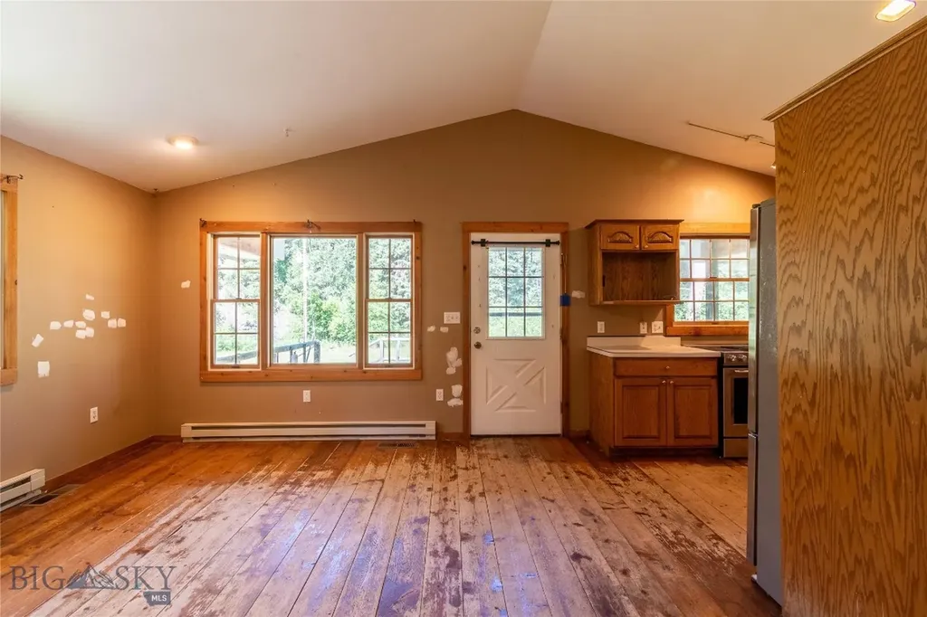212 E Boulder Road Mcleod MT 59052