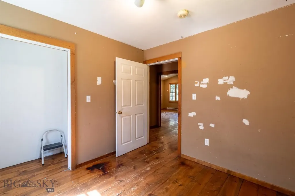 212 E Boulder Road Mcleod MT 59052