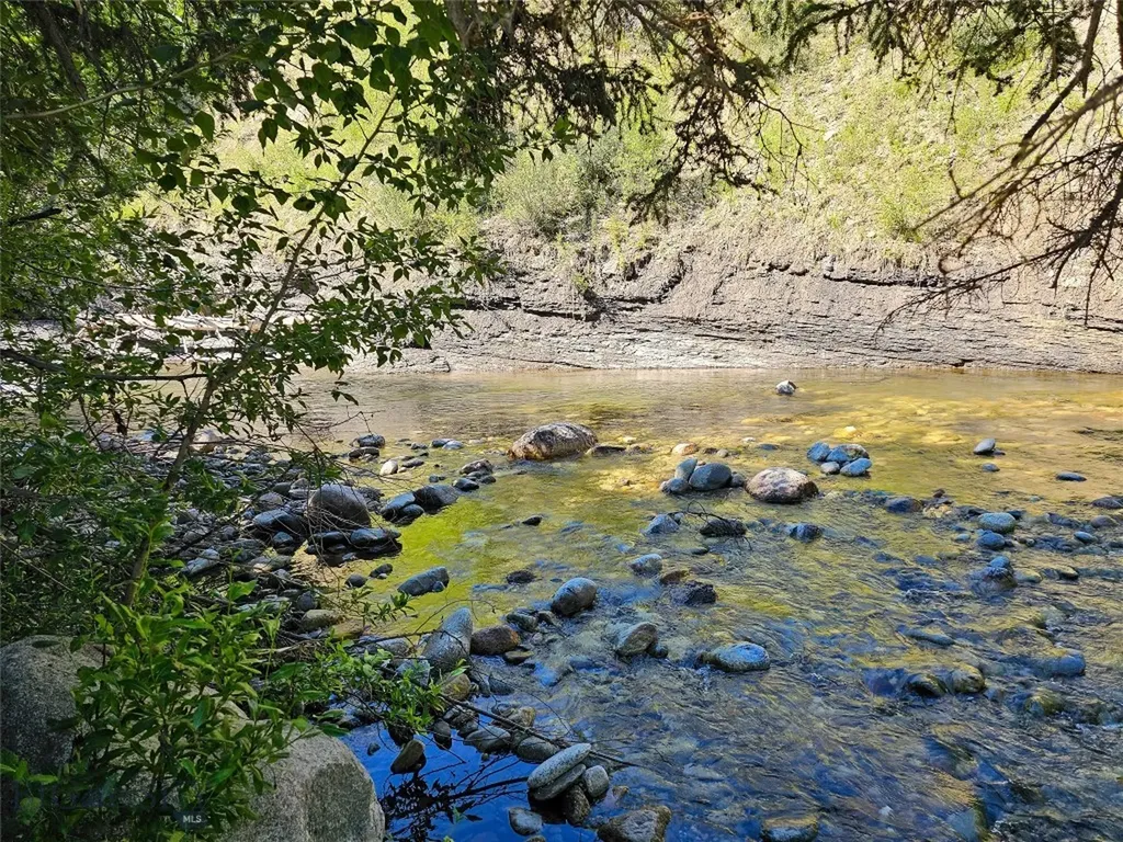 212 E Boulder Road Mcleod MT 59052
